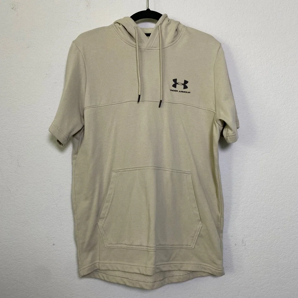 Under Armour Short Sleeve Hoodie Men Medium Beige Pullover Athleisure Streetwear